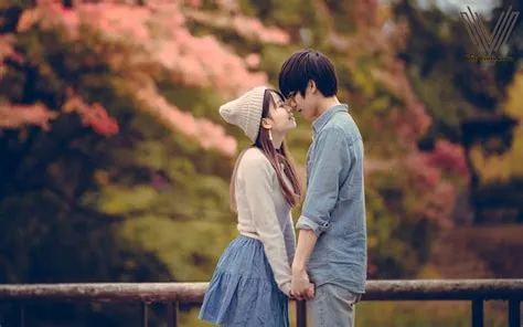  Los Enamorados : Biểu hiện tình yêu và sự cô đơn trong phong cách Siêu thực!